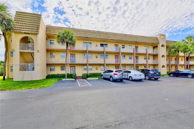 Building Photo - 8305 Sunrise Lakes Blvd