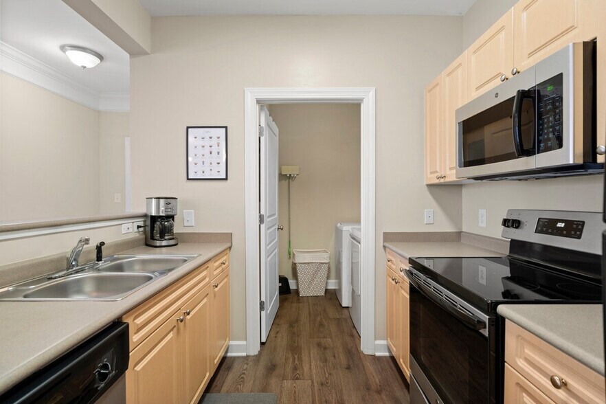 Building Photo - 1623 Brisbane Woods Way