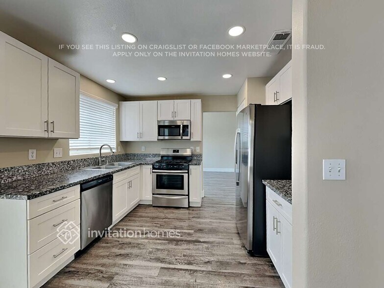Building Photo - 7005 Ellis Island Ct