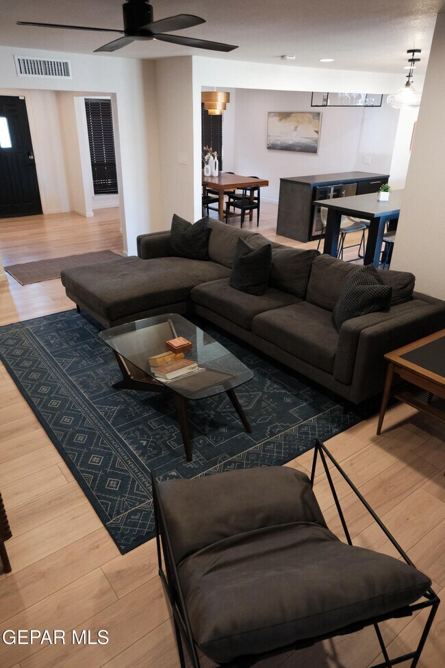 Building Photo - 9001 Lait Dr