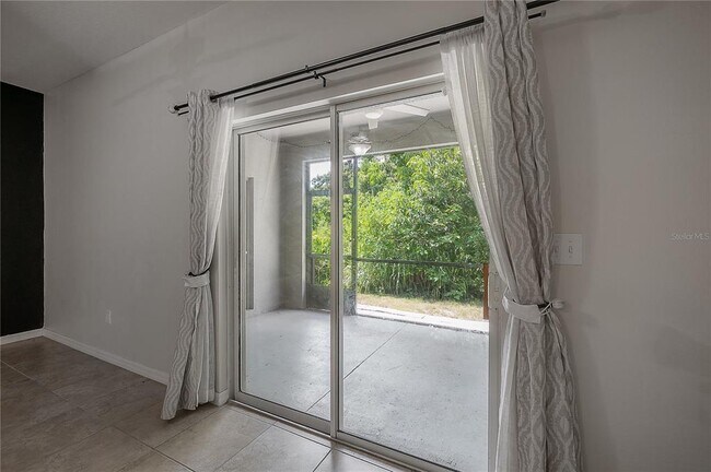 Building Photo - 10687 Lake Montauk Dr