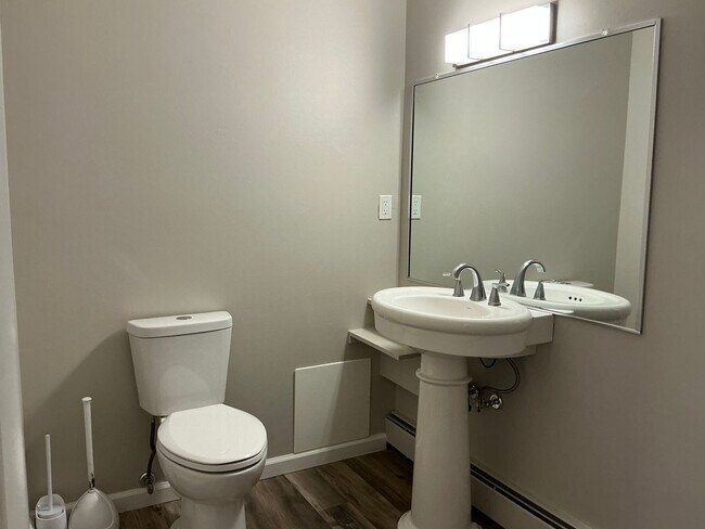 Building Photo - 2315 Cromwell Hills Dr
