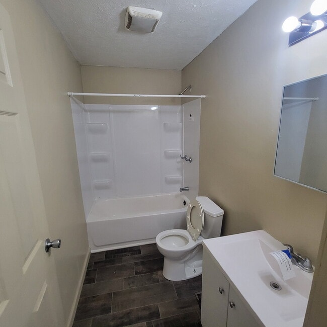 Building Photo - Eastside 3BR/2BA House w/Storage Shed!