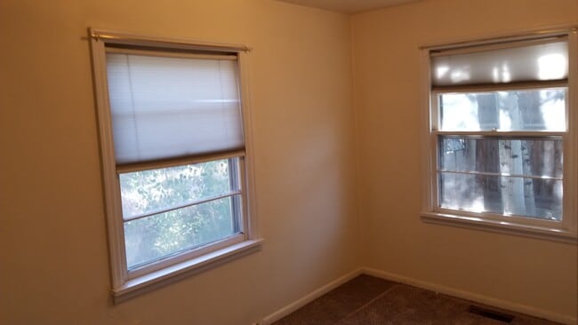 Building Photo - VIDEOTOUR: Don't Blink, This will be gone! PETS WELCOME