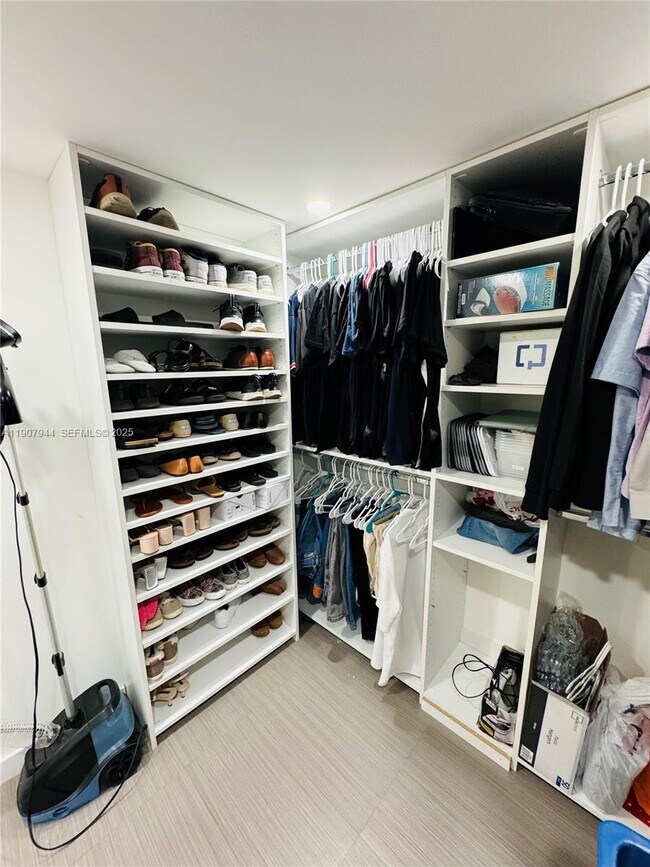 Building Photo - 1555 W 44th Pl