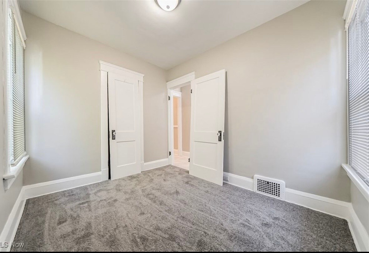 Building Photo - 2206 Lewis Dr