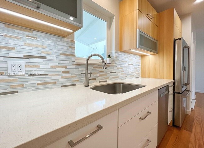 Building Photo - 40 SW 30th Rd