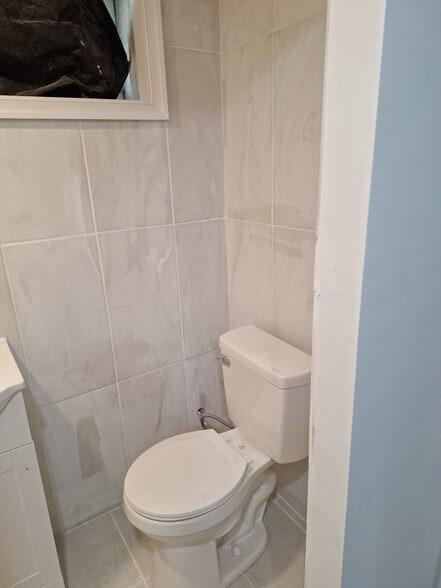 Building Photo - 719 W 38th St