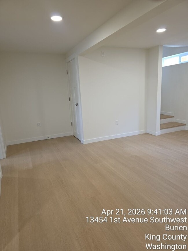 Building Photo - Burien Newly remodeled home - 3 bedrooms 2 bathrooms - A must see - available NOW
