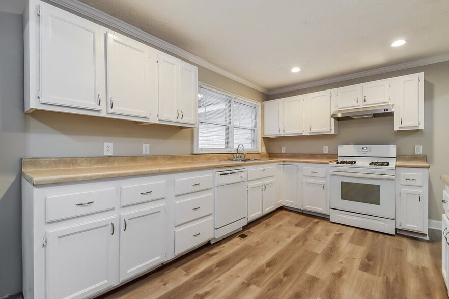 Building Photo - 5578 Owens Dr