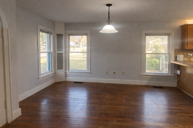 Building Photo - 832 S Bois D Arc Ave