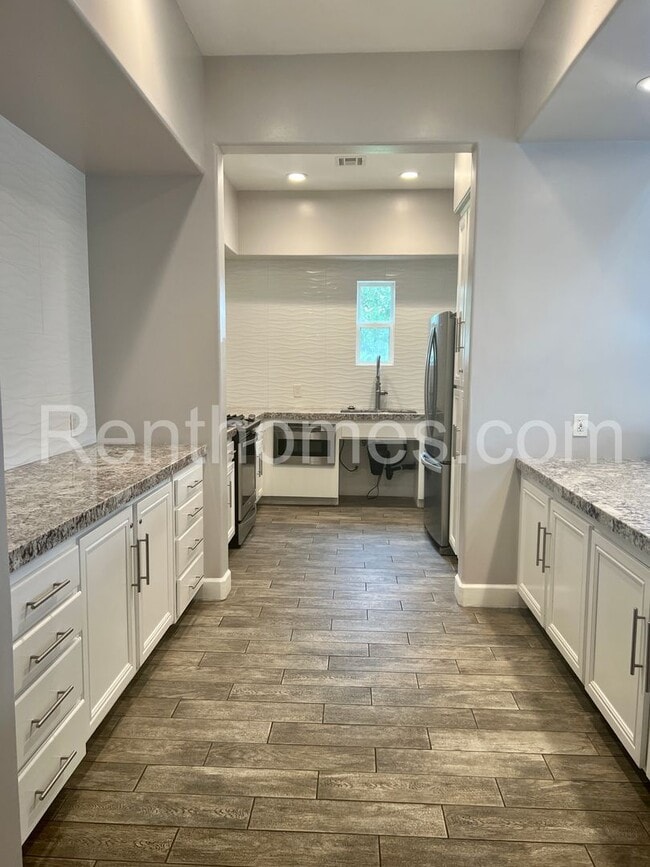 Building Photo - 2119 Palo Alto Dr