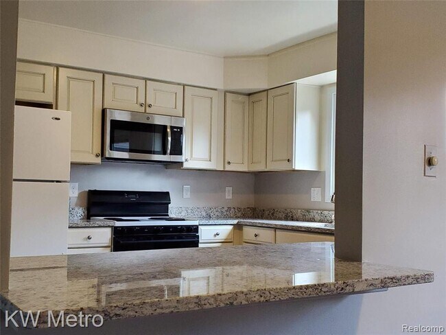 Building Photo - 553 N Old Woodward Ave