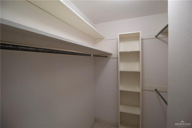 Building Photo - 18 Larkspur Ave