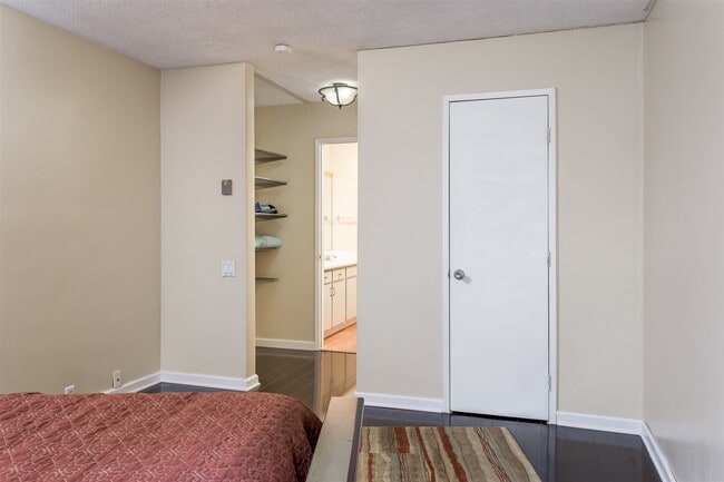 Building Photo - 1885 Diamond St