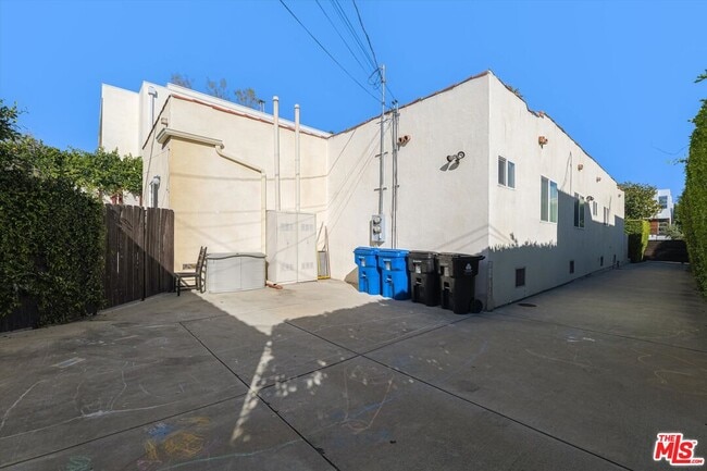 Building Photo - 809 N La Jolla Ave