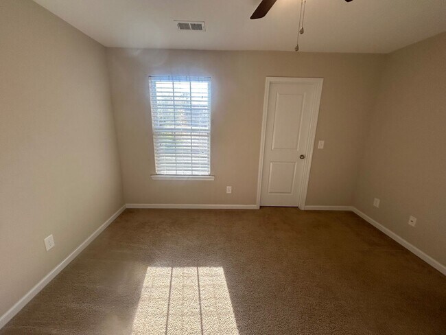 Building Photo - 224 Jerri Ln