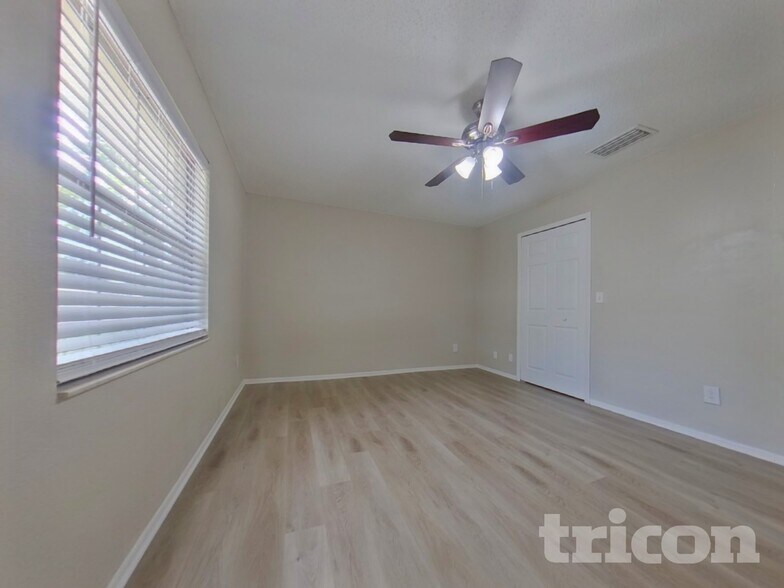 Building Photo - 1525 Guinevere Dr