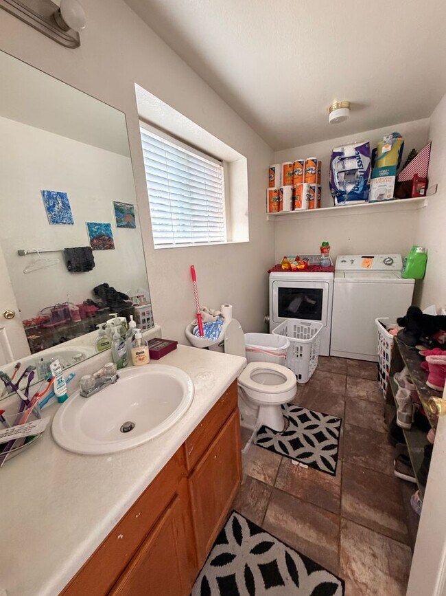 Building Photo - 1295 S Zeno Cir
