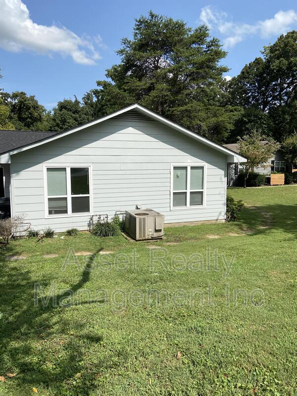 Building Photo - 716 Shadycrest Dr