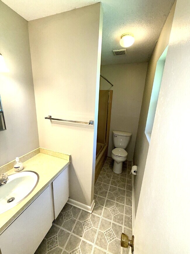 Building Photo - Nice home located in Daphne