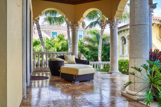 Building Photo - 1363 Oceanview Dr