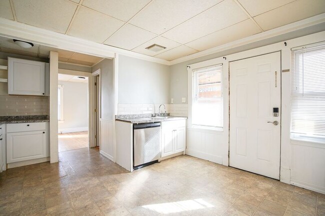 Building Photo - 341 Hampden St