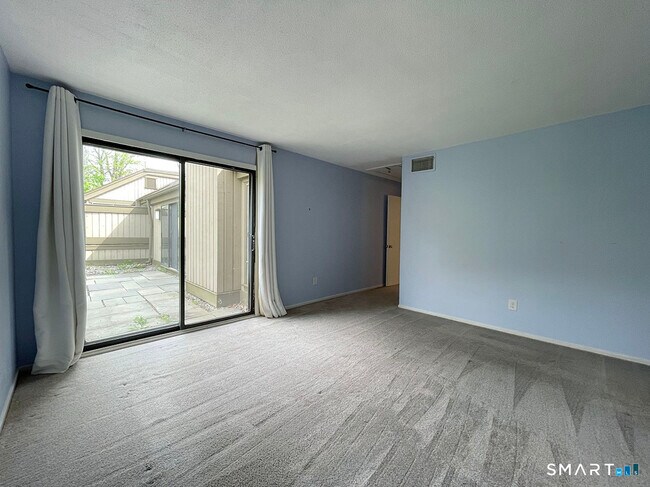 Building Photo - 445 Heritage Vlg