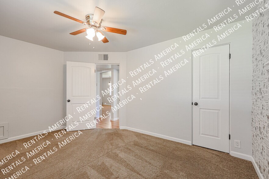 Building Photo - 1538 E Cedar St