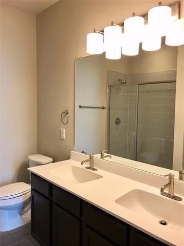 Building Photo - 906 Skyview Dr