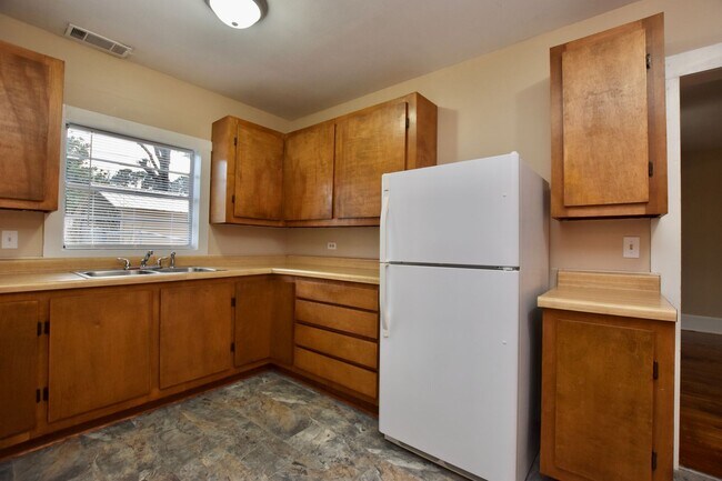 Building Photo - 1623 Texas St