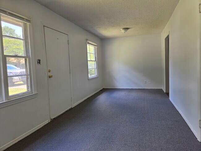 Building Photo - 2439 Yates Dr