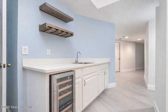 Building Photo - 905 N Harbor City Blvd
