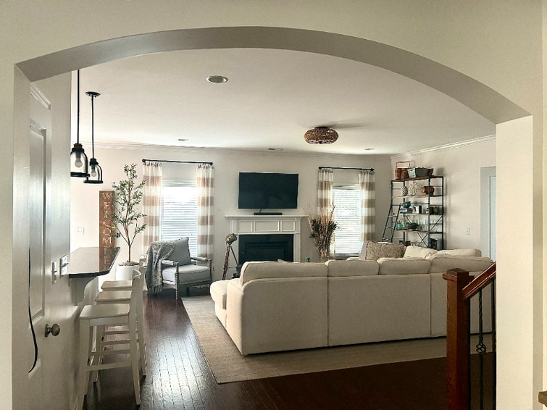 Building Photo - 430 Sanders Farm Ln