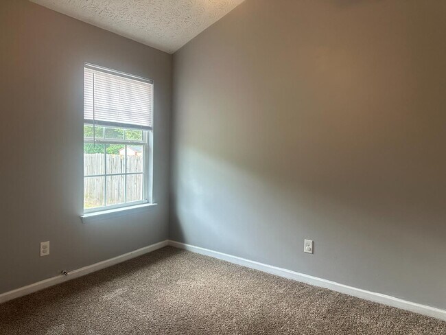 Building Photo - 9 Oakwood Dr