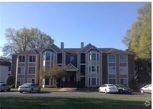 Building Photo - Rosecroft6246-