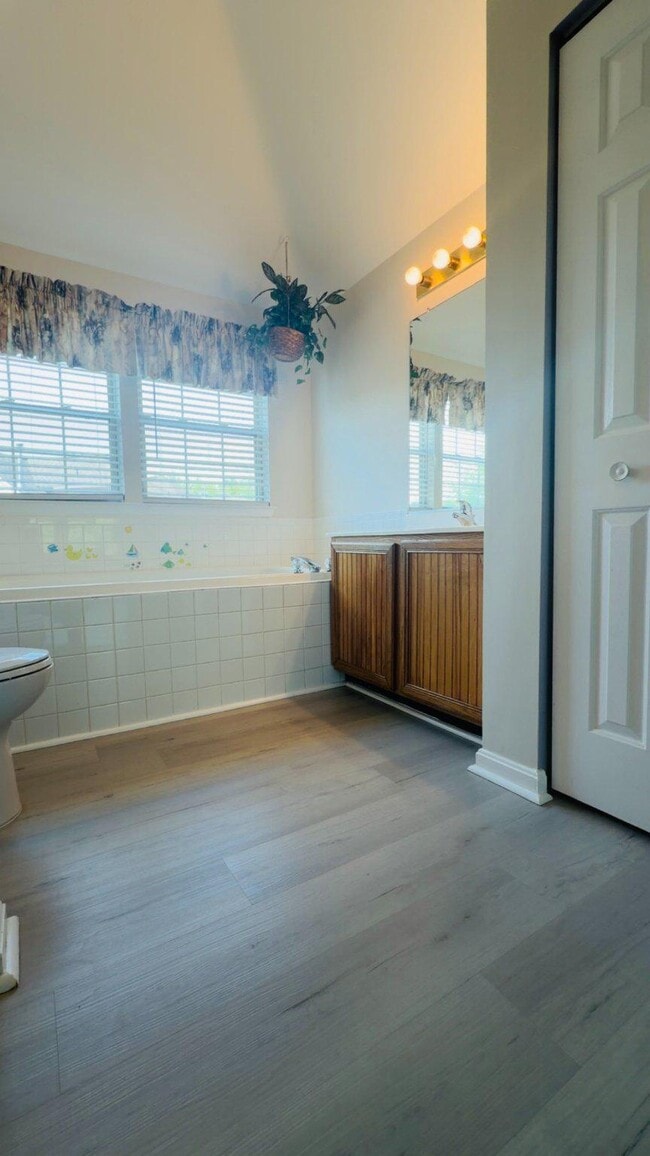 Building Photo - 6615 Buskin Ln