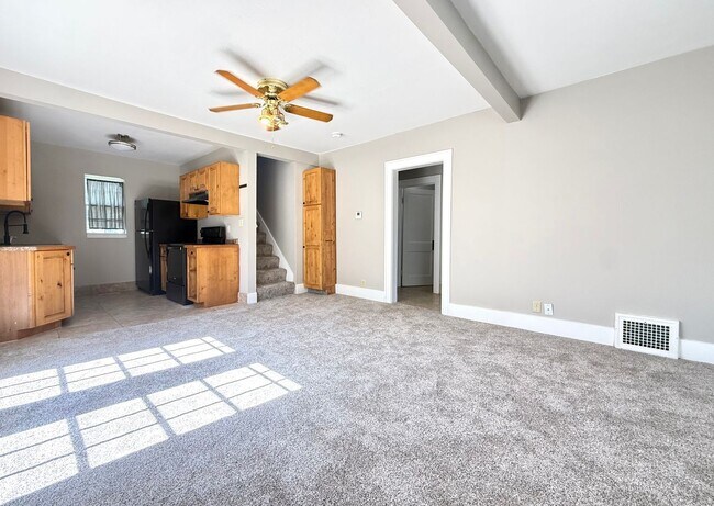 Building Photo - 3 Bedroom Home with Private Upstairs Suite