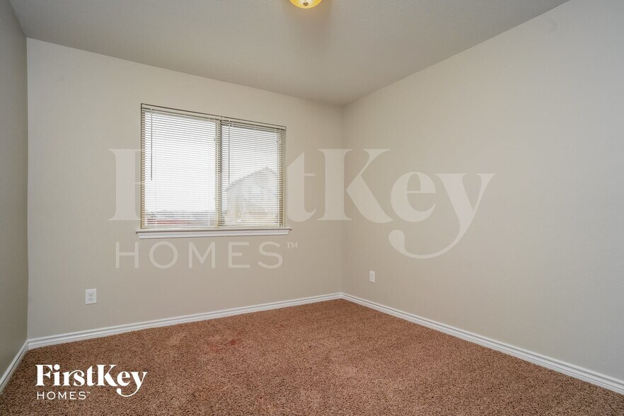 Building Photo - 615 Hearthstone Dr