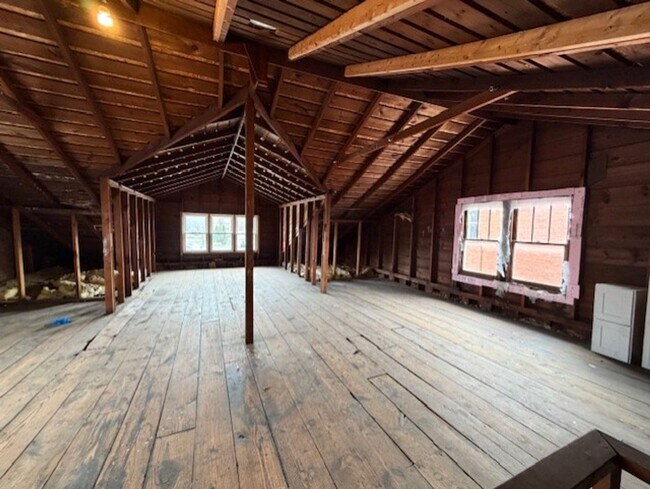 Building Photo - House for Rent in Canton