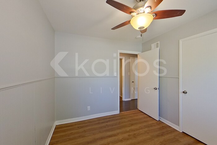 Building Photo - 5117 SW 16th Ave