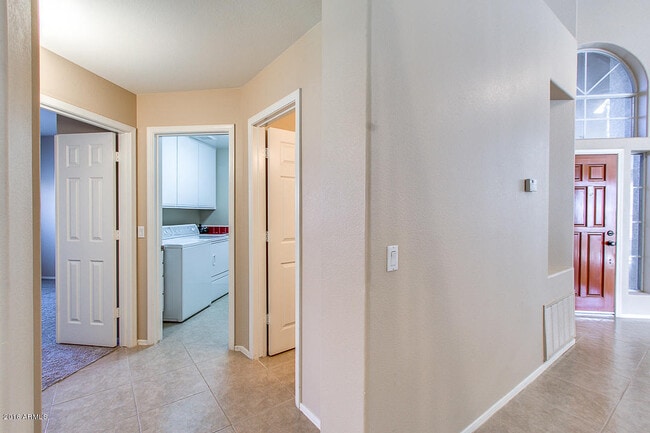 Building Photo - 5951 W Park Ave