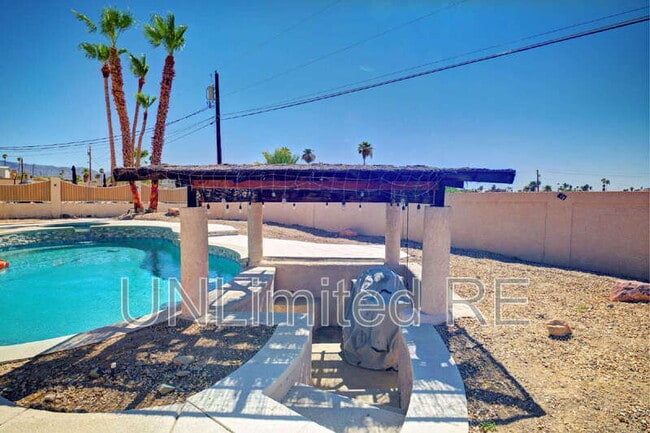 Building Photo - 304 Acoma Blvd S