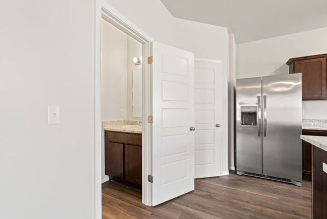 Building Photo - Fire Up Summer! Get a FREE Blackstone Grill if You Sign by July 15 | 3 Bed, 2.5 Bath Home in Farm...