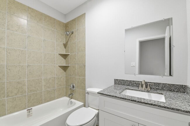 Building Photo - 2521 Maple St