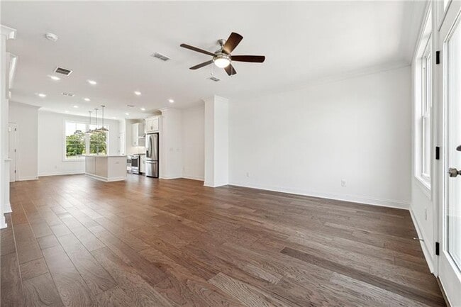 Building Photo - 504 Healy Dr