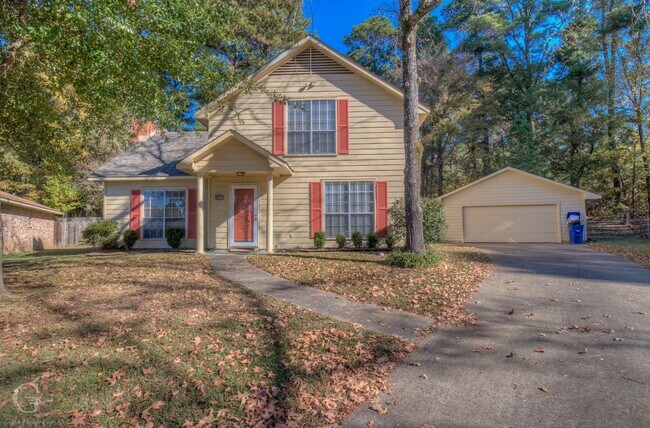 Building Photo - 4 Bedroom 2 bathroom