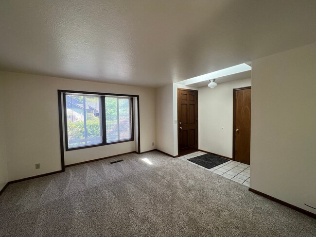 Building Photo - $500.00 Off Move in Costs!