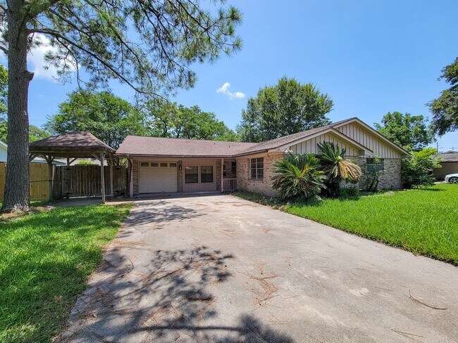 Building Photo - 1703 Raintree Dr