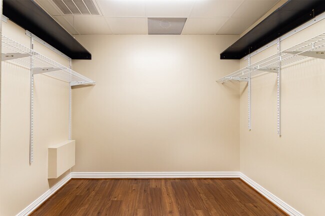 Building Photo - 2098 Harland Dr